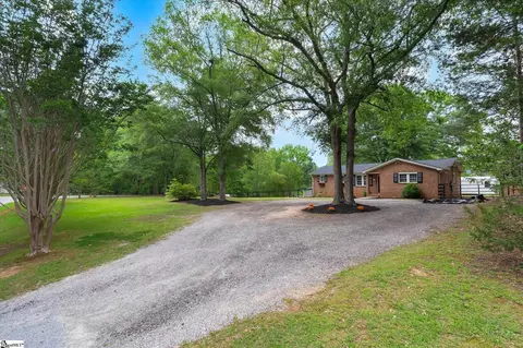 110 Lyons Ct, Simpsonville, SC 29681