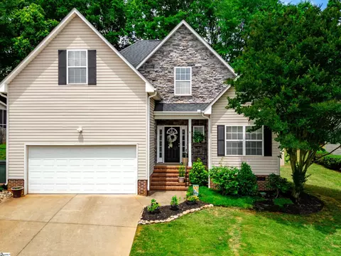 305 Glencrest Ct, Greer, SC 29650