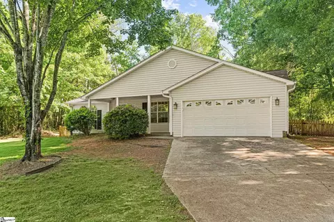 121 Confederate Ln, Greer, SC 29651