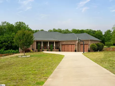 148 Century Ct, Gray Court, SC 29645