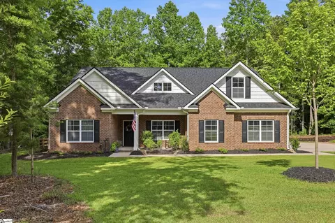 218 Adair Pl, Laurens, SC 29360