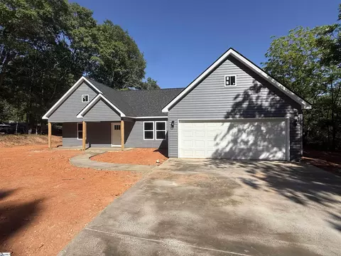 110 Friendly St, Fountain Inn, SC 29644