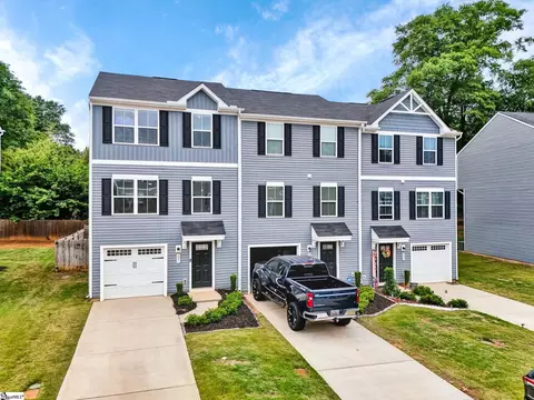 221 Brooklane Ct, Easley, SC 29642