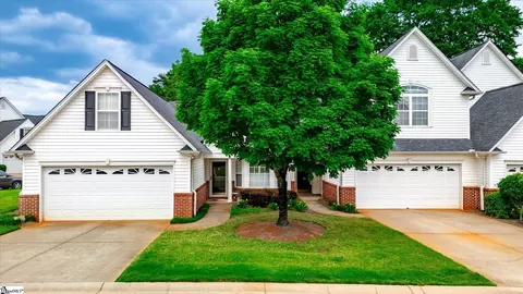 15 Cedar Rock Dr, Greer, SC 29650