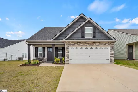 1386 Romany Ct, Boiling Springs, SC 29316
