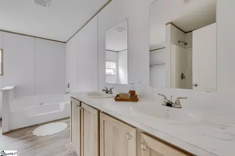 844 Black Snake Rd, Easley, SC 29640 photo 18