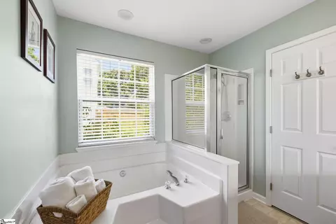 Bath - 11 Renforth Rd, Simpsonville, SC 29681 photo 3 of 4