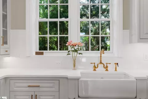 Kitchen - 206 S Adair St, Clinton, SC 29325 photo 6 of 9