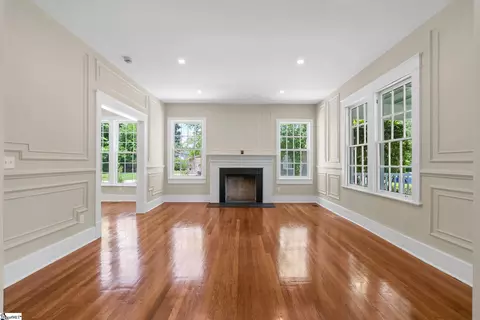 Living - 206 S Adair St, Clinton, SC 29325 photo 4 of 6