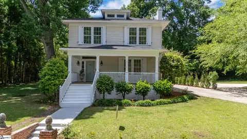 Exterior - 206 S Adair St, Clinton, SC 29325 photo 2 of 8