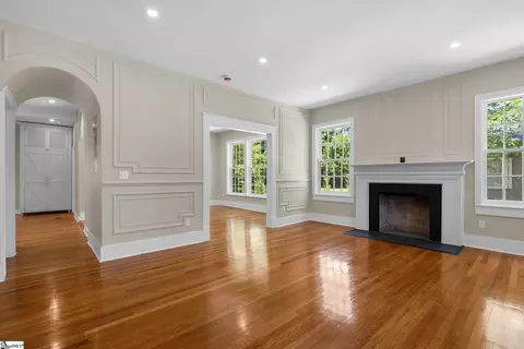 Living - 206 S Adair St, Clinton, SC 29325 photo 1 of 6