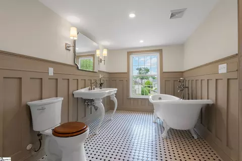 Bath - 206 S Adair St, Clinton, SC 29325 photo 3 of 7