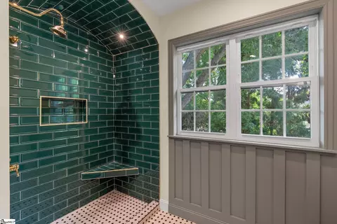 Bath - 206 S Adair St, Clinton, SC 29325 photo 6 of 7
