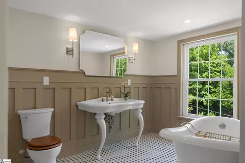 Bath - 206 S Adair St, Clinton, SC 29325 photo 4 of 7