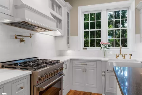Kitchen - 206 S Adair St, Clinton, SC 29325 photo 5 of 9