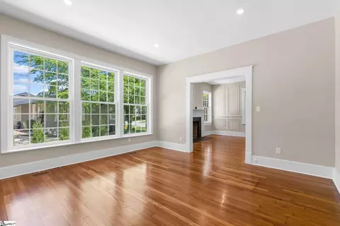 Living - 206 S Adair St, Clinton, SC 29325 photo 5 of 6