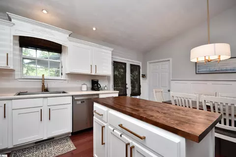 Kitchen - 344 Endless Dr, Greer, SC 29651 photo 3 of 4