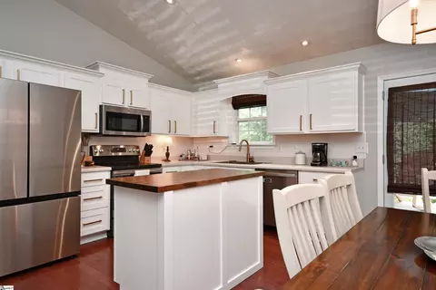 Kitchen - 344 Endless Dr, Greer, SC 29651 photo 2 of 4