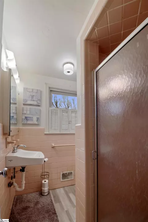 Bath - 103 Forest Dr, Easley, SC 29642 photo 4 of 4