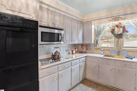 Kitchen - 103 Forest Dr, Easley, SC 29642 photo 2 of 4