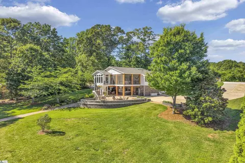 105 Meadowcrest Dr, Seneca, SC 29672