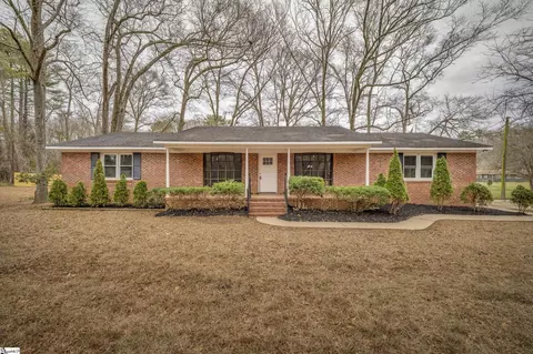 17 Riverview Cir, Greenville, SC 29611