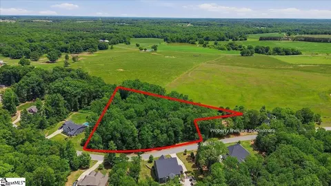 39 Modesto Ln, Simpsonville, SC 29681