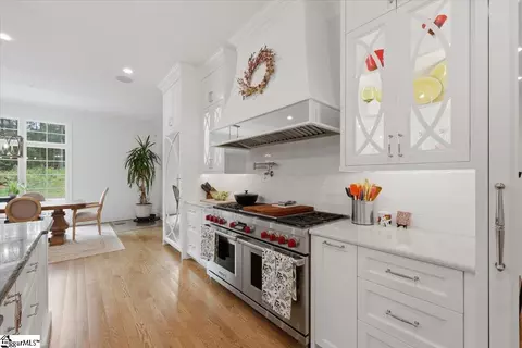 Kitchen - 802 Kist Rd, Greer, SC 29651 photo 4 of 6