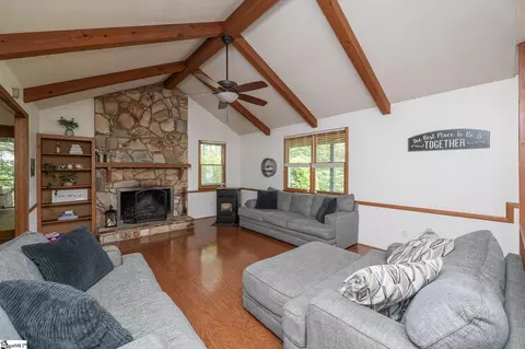 Living - 606 Mountain View Rd, Williamston, SC 29697 photo 3 of 4