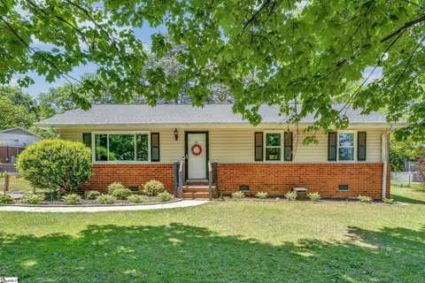 6 Greenfield Ct, Greenville, SC 29615