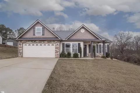 211 Daybreak Ct, Wellford, SC 29385