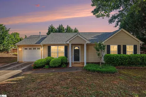 403 Crescentwood Ct, Taylors, SC 29687