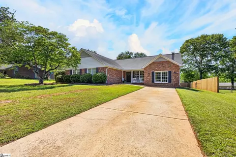 102 Ambergate Ct, Greer, SC 29650