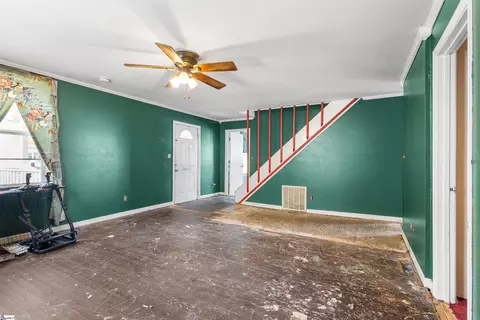 Living - 31 Mccaughrin St, Pelzer, SC 29669 photo 2 of 3