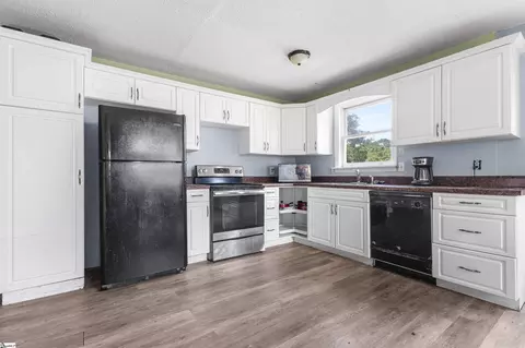 Kitchen - 31 Mccaughrin St, Pelzer, SC 29669 photo 1 of 2