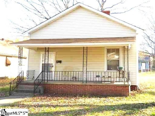 77 Palmetto St, Clinton, SC 29325