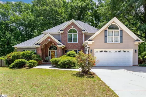 2 Meadow Springs Ln, Greer, SC 29650