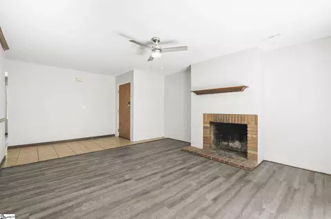 Living - 211 Brookside Dr, Duncan, SC 29334 photo 3 of 5