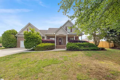 1017 Corie Crest Dr, Boiling Springs, SC 29316