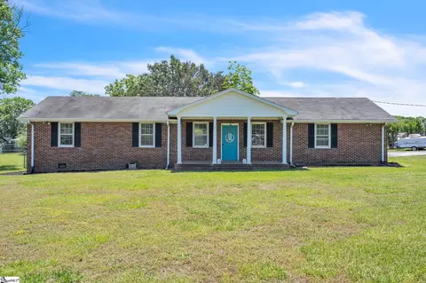 101 Colonial Ln, Simpsonville, SC 29681