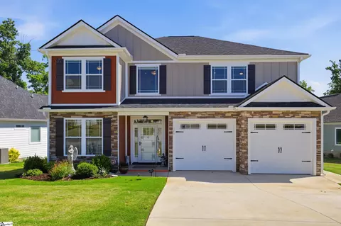 140 Double Crest Dr, Taylors, SC 29687