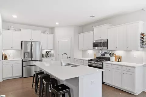 284 Double Crest Dr, Taylors, SC 29687