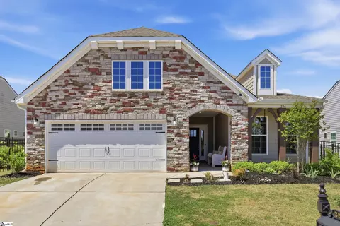 284 Double Crest Dr, Taylors, SC 29687