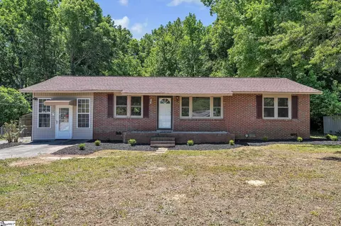 103 David St, Woodruff, SC 29388