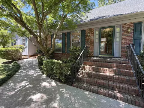 610 S Adair St, Clinton, SC 29325