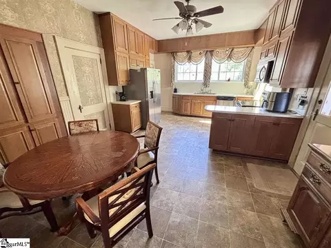 Kitchen - 400 E Buford St, Gaffney, SC 29340 photo 3 of 8