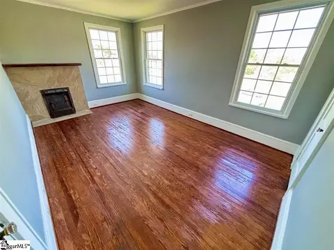Living - 400 E Buford St, Gaffney, SC 29340 photo 3 of 3