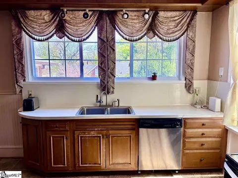Kitchen - 400 E Buford St, Gaffney, SC 29340 photo 2 of 8