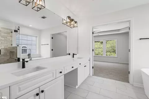 Bath - 9 Blanton Ln, Greer, SC 29650 photo 7 of 9