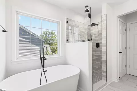 Bath - 9 Blanton Ln, Greer, SC 29650 photo 5 of 9